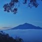 Penampakan Fenomena Alam Negeri Diatas Awan yang terhampar di Puncak Gelanggang Nagari Sinuruik, Kabupaten Pasaman Barat, Sumatera Barat. Foto: Arfan